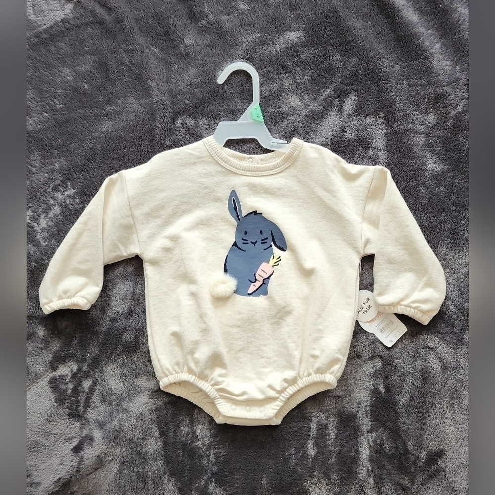New unisex Baby Boy or Girl Easter Bunny Bodysuit Size 12 months & 24 months